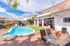Villa in LES ROQUETES - Villa Eva
